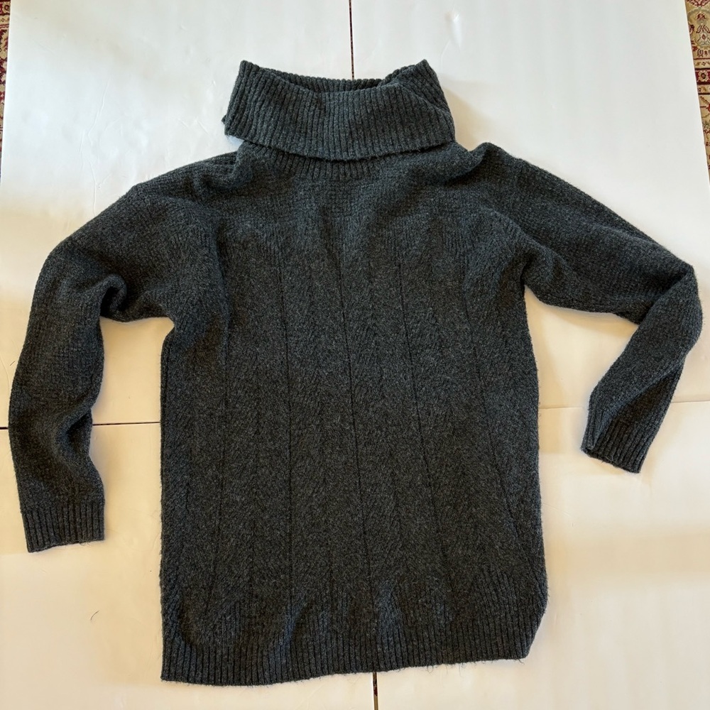#4096 CAbi Oversized Campfire Pullover Gray Cowl neck Turtleneck Sized M